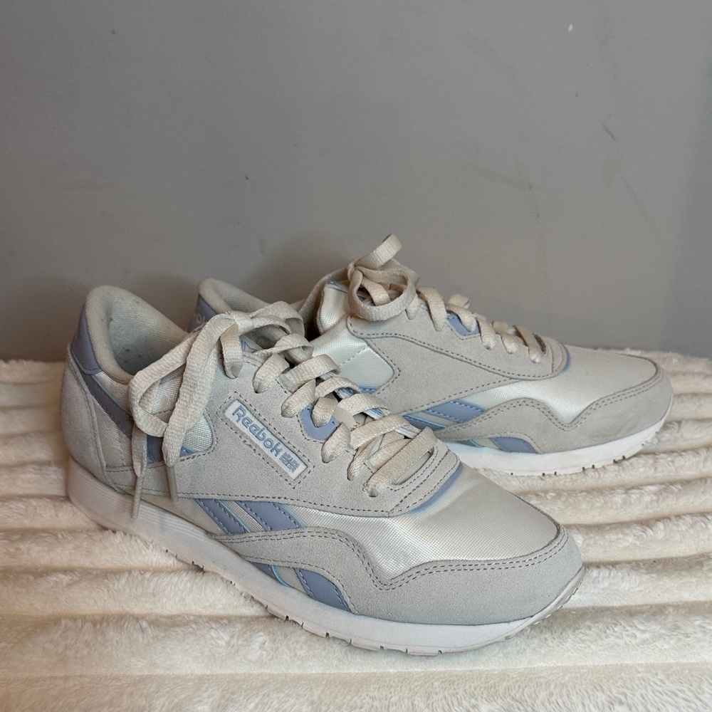 Reebok Sneakers in Light Gray and Soft Blue